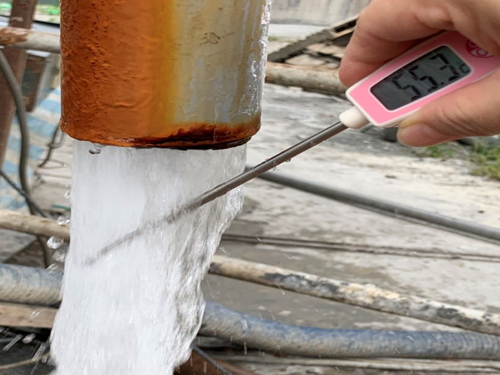 溫泉溫度實測55℃以上